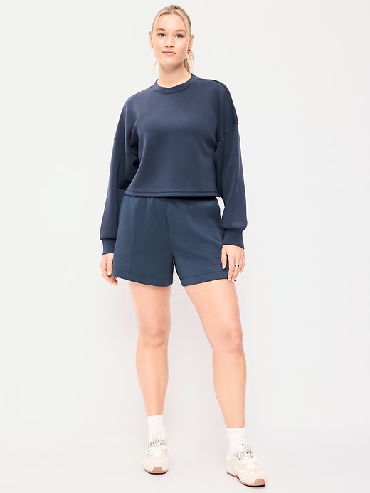 L'image numéro 4 présente Short à taille haute en molleton raffiné, entrejambe de 12,5 cm