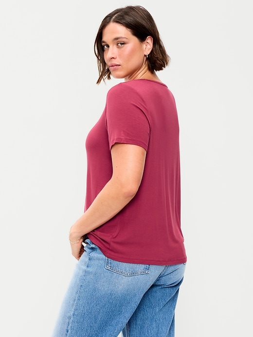 L'image numéro 6 présente T-shirt luxueux ras du cou pour Femme