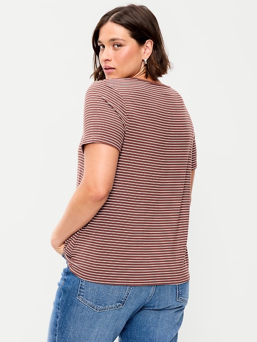 L'image numéro 6 présente T-shirt ras du cou luxueux