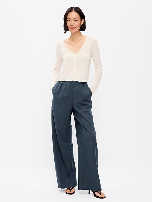L'image numéro 1 présente Pantalon tailleur coupe généreuse à jambe large et taille haute