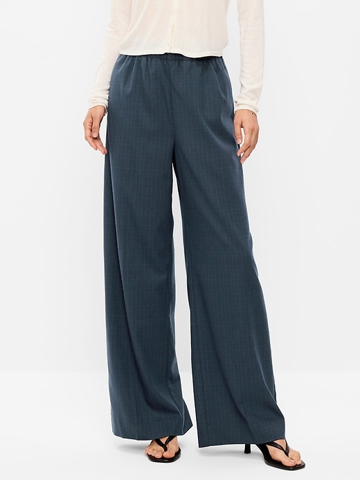 L'image numéro 2 présente Pantalon tailleur coupe généreuse à jambe large et taille haute