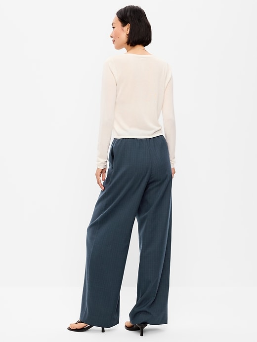 L'image numéro 3 présente Pantalon tailleur coupe généreuse à jambe large et taille haute
