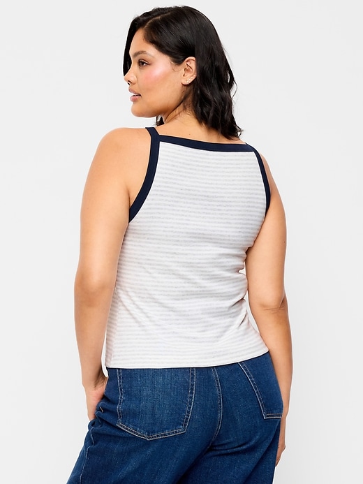 L'image numéro 7 présente Camisole ajustée à encolure tablier