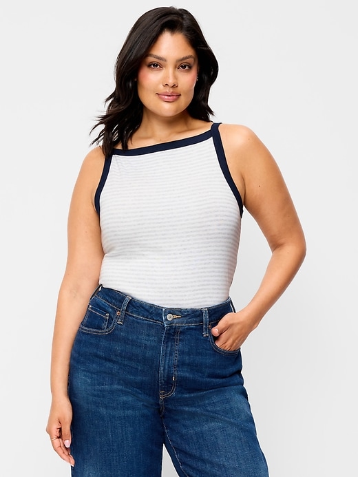 L'image numéro 6 présente Camisole ajustée à encolure tablier