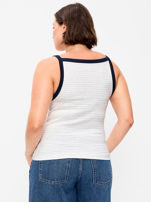 L'image numéro 5 présente Camisole ajustée à encolure tablier