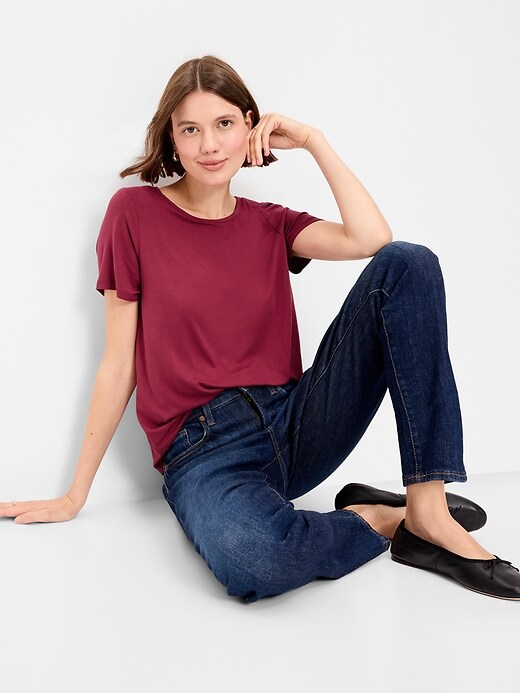 L'image numéro 3 présente T-shirt luxueux ras du cou pour Femme