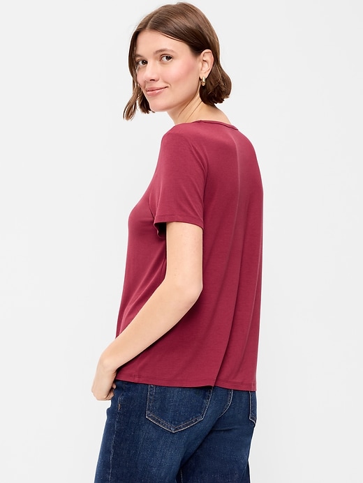 L'image numéro 2 présente T-shirt luxueux ras du cou pour Femme