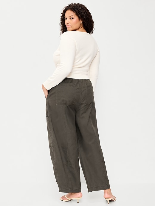 L'image numéro 5 présente Jean utilitaire à taille mi-basse élastique