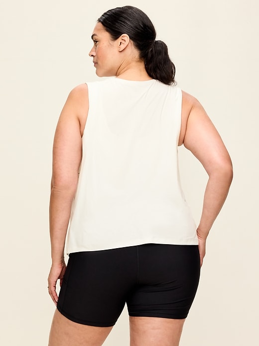 L'image numéro 8 présente T-shirt Doux nuage 94 à ourlet fendu pour Femme