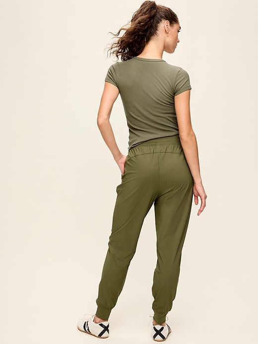 L'image numéro 3 présente Pantalon de jogging Tech Élégant à taille haute