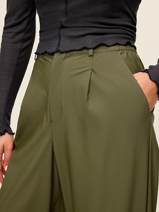 L'image numéro 5 présente Pantalon tailleur Tech Élégant à taille haute