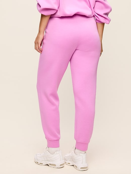L'image numéro 8 présente Pantalon de jogging en molleton qui reprend sa forme à taille haute