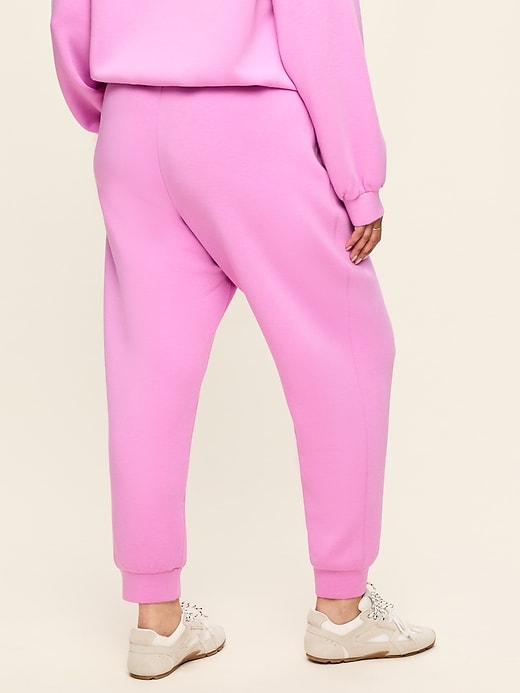 L'image numéro 11 présente Pantalon de jogging en molleton qui reprend sa forme à taille haute