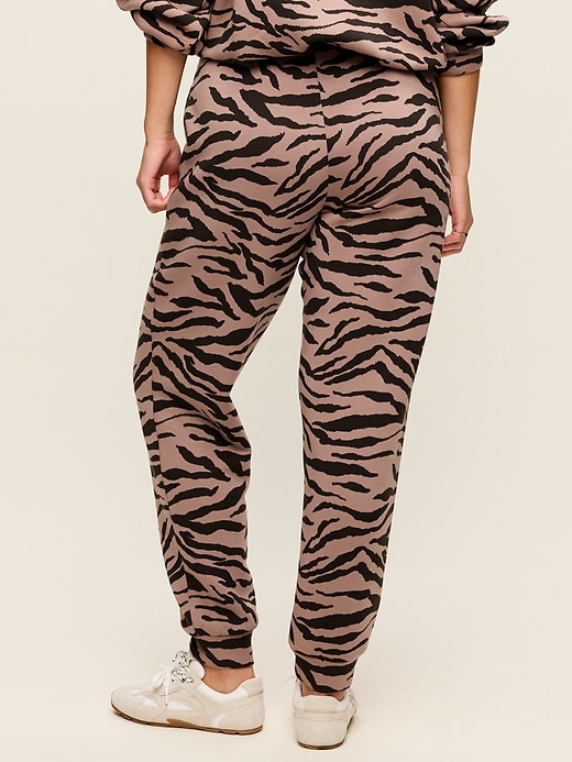 L'image numéro 7 présente Pantalon de jogging en molleton qui reprend sa forme à taille haute