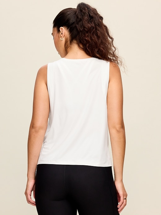 L'image numéro 6 présente T-shirt Doux nuage 94 à ourlet fendu pour Femme