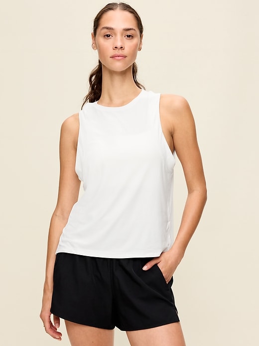 L'image numéro 1 présente T-shirt Doux nuage 94 à ourlet fendu pour Femme