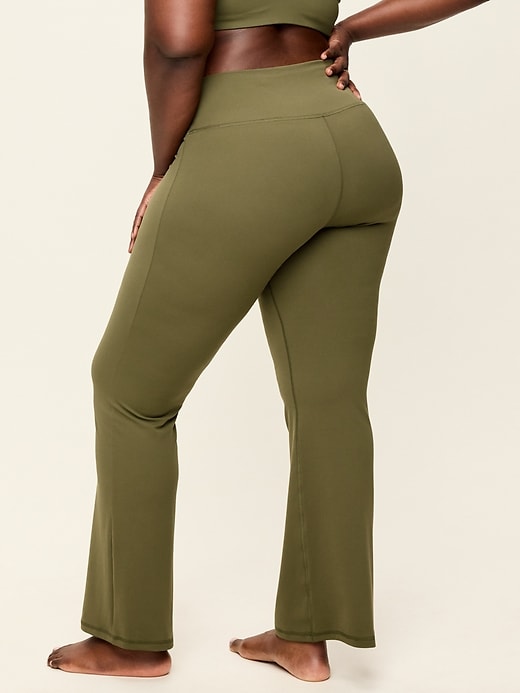L'image numéro 7 présente Legging StudioSmooth évasé à taille haute