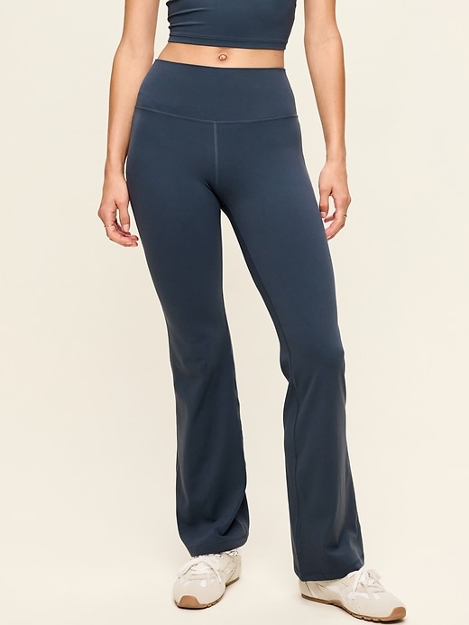 L'image numéro 1 présente Legging StudioSmooth évasé à taille haute