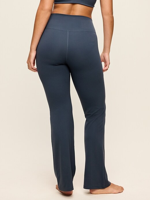 L'image numéro 6 présente Legging StudioSmooth évasé à taille haute