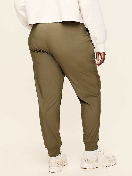 L'image numéro 7 présente Pantalon de jogging Tech Élégant à taille haute