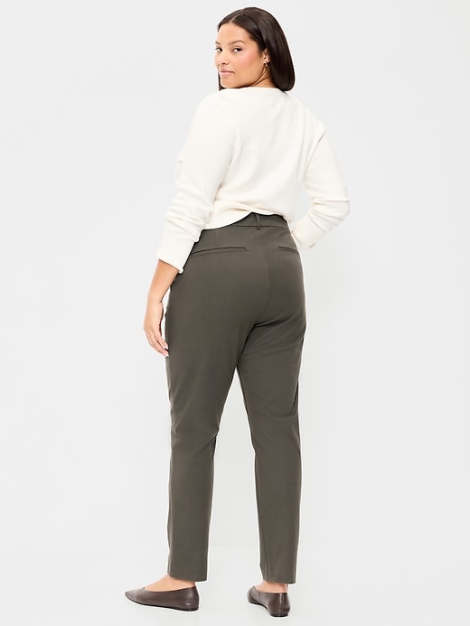 L'image numéro 6 présente Pantalon Pixie ajusté à taille haute longueur cheville