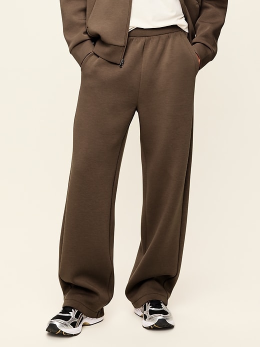 L'image numéro 1 présente Pantalon en coton ouaté coupe généreuse en molleton raffiné
