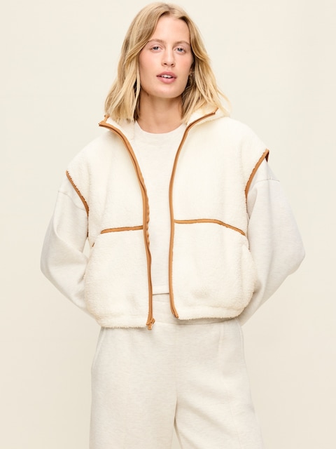 GILET À CAPUCHON EN SHERPA