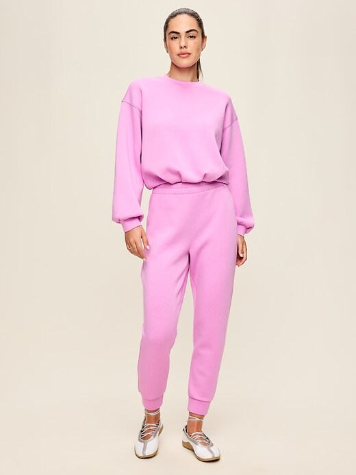 L'image numéro 2 présente Pantalon de jogging en molleton qui reprend sa forme à taille haute