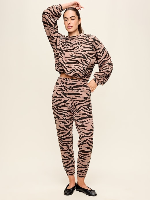 L'image numéro 2 présente Pantalon de jogging en molleton qui reprend sa forme à taille haute