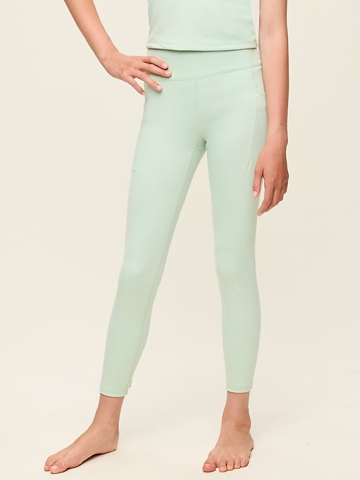 L'image numéro 3 présente Legging StudioSmooth à taille haute longueur 7/8 pour fille