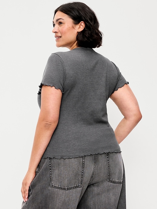 L'image numéro 7 présente T-shirt ajusté court en tricot gaufré