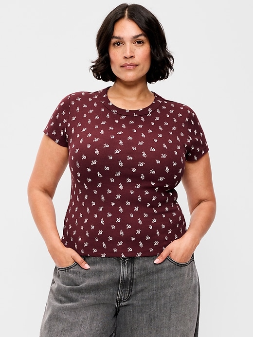 L'image numéro 6 présente T-shirt court moulant