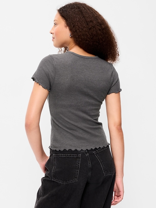 L'image numéro 2 présente T-shirt ajusté court en tricot gaufré