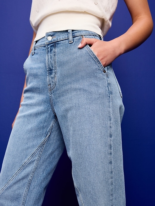 L'image numéro 5 présente Jean coupe généreuse baril à taille haute longueur cheville