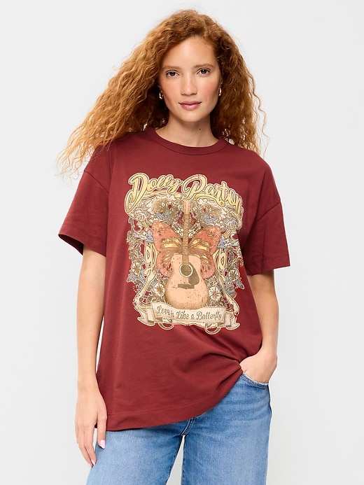 L'image numéro 1 présente T-shirt long surdimensionné à imprimé Dolly Parton™