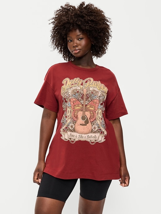 L'image numéro 6 présente T-shirt long surdimensionné à imprimé Dolly Parton™