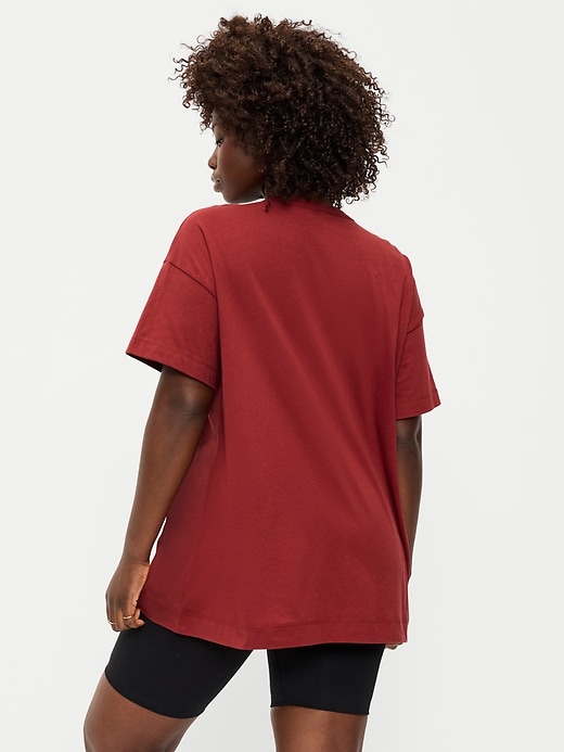 L'image numéro 7 présente T-shirt long surdimensionné à imprimé Dolly Parton™