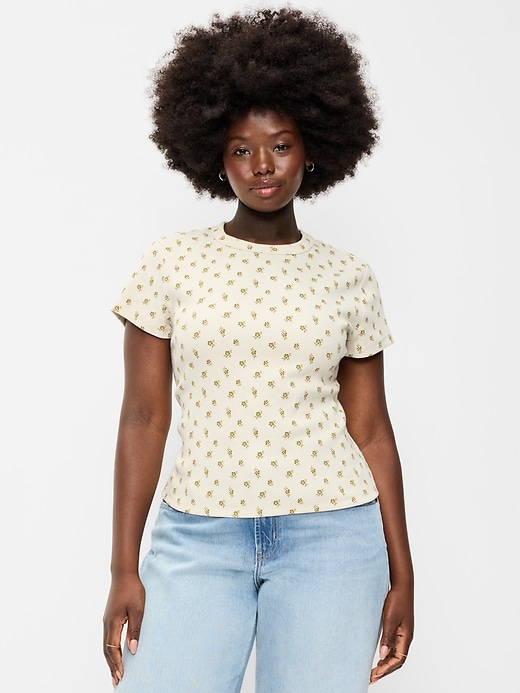 L'image numéro 6 présente T-shirt court moulant