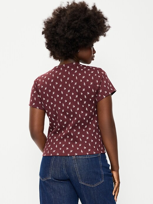 L'image numéro 7 présente T-shirt court moulant