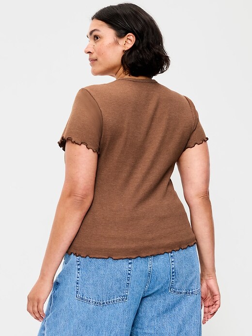 L'image numéro 7 présente T-shirt ajusté court en tricot gaufré