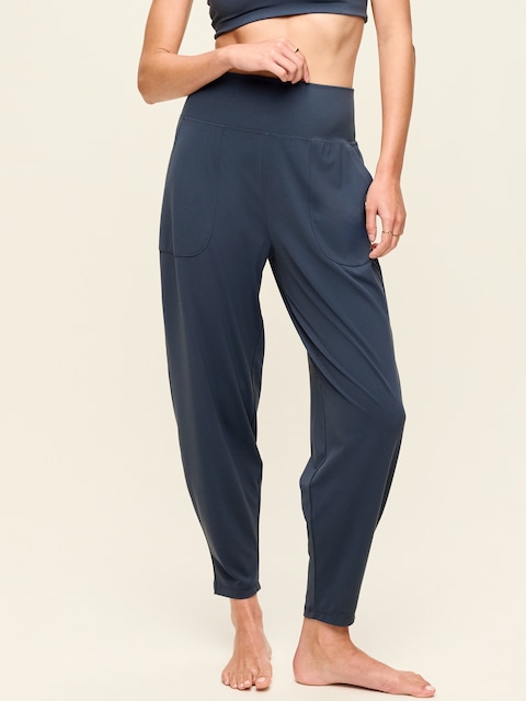 High-Waisted StudioSmooth Jogger